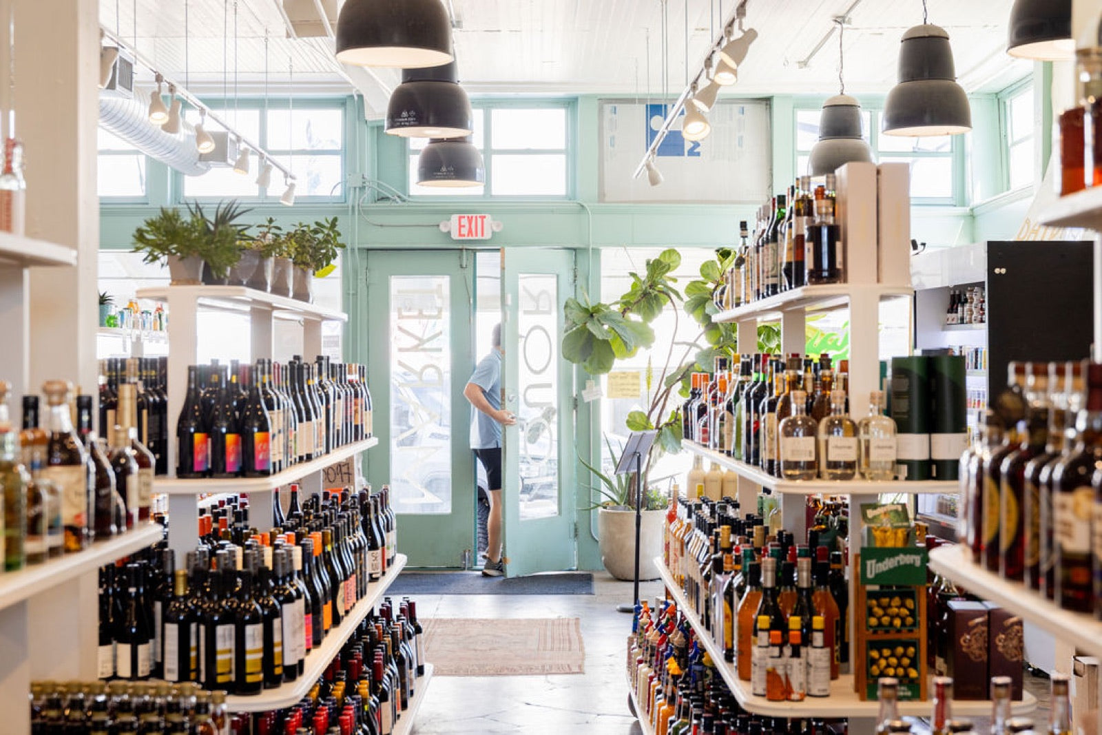 The wine and spirits aisle at 1844